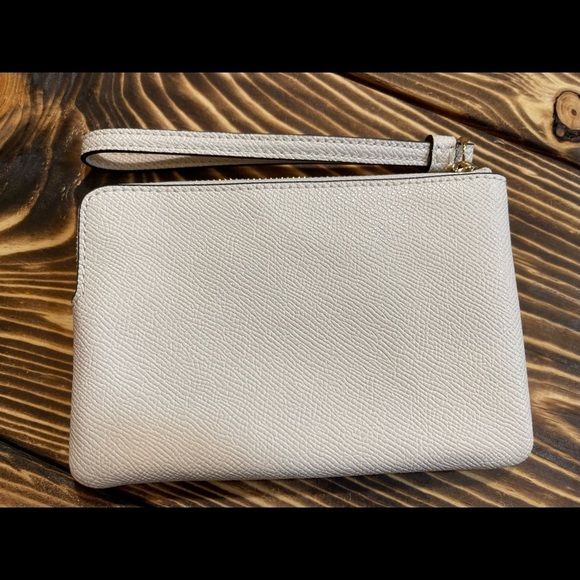 BNWT Coach Corner Zip Wristlet - Picture 2 of 8
